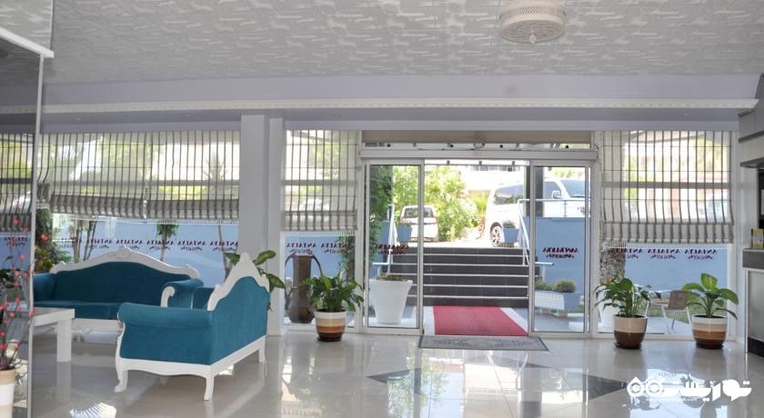 نشیمن لابی هتل اورا